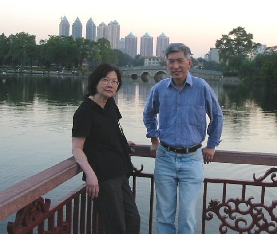 Yokelin and Norman in
Guangzhou, Nov 2002