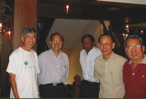 Gang in Feb 2004, same Thai
restaurant.